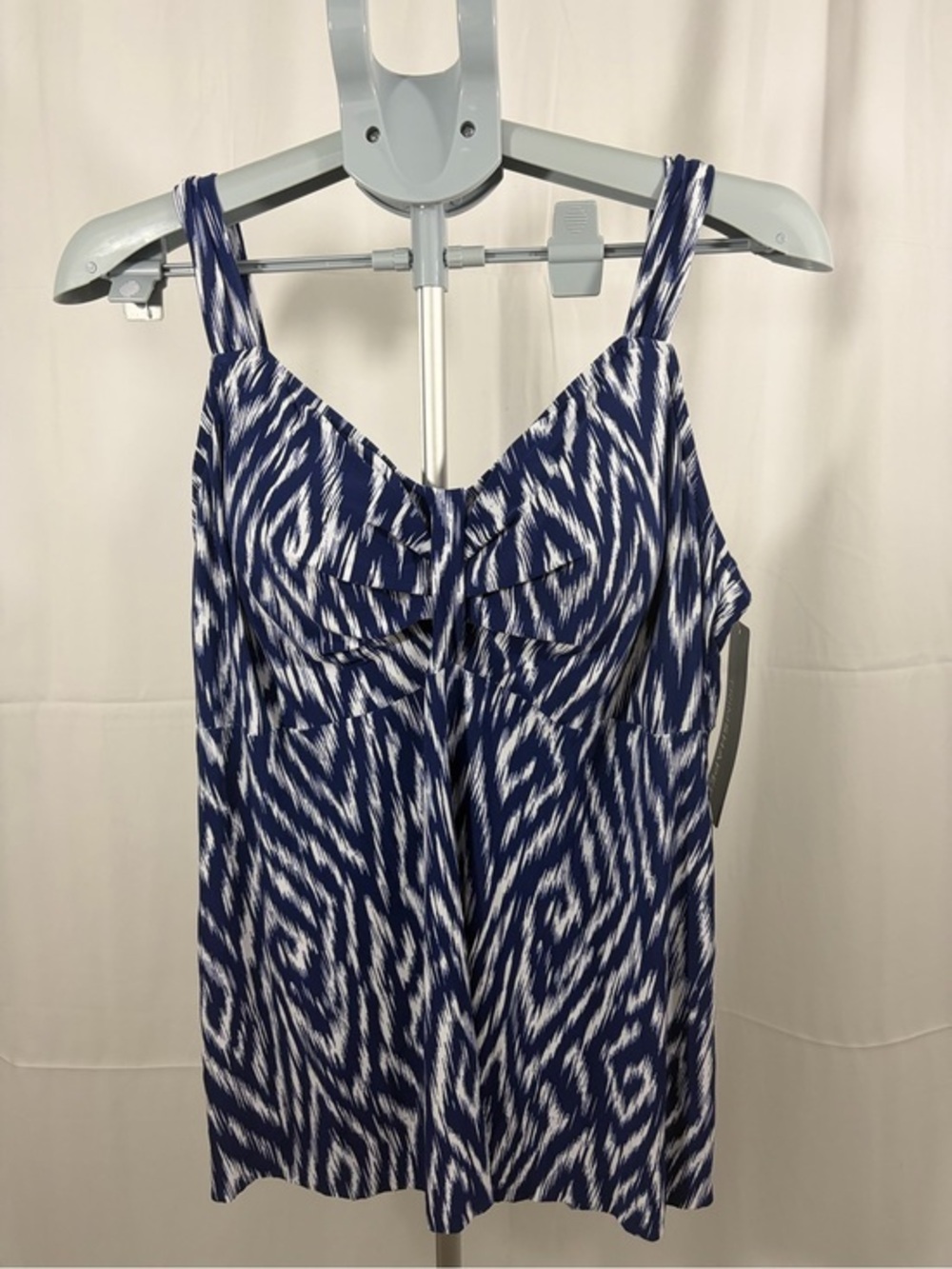 NWT Trimshaper Women’s Size 16 Blue & White Printed Swim Top